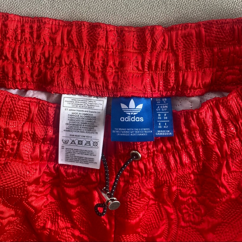 NWOT Adidas Orginals Satin Quilted Red Rose Trefoil Logo Shorts, Sz Small, Rare - Picture 2 of 14